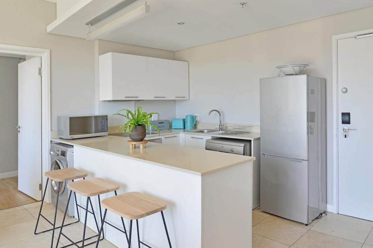 Apartment Modern 1-bed V&a Waterfront Canal & Harbor Views Cape Town