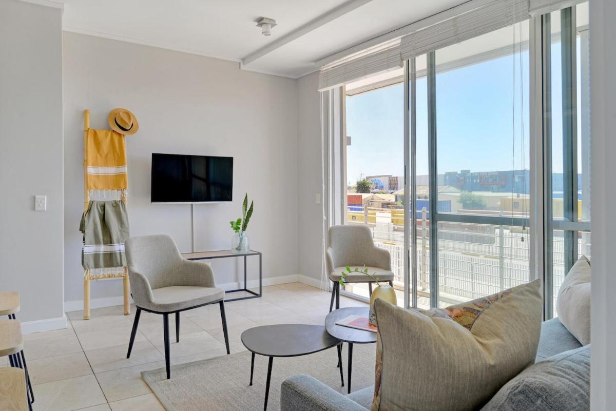 Modern 1-bed V&a Waterfront Canal & Harbor Views * Cape Town