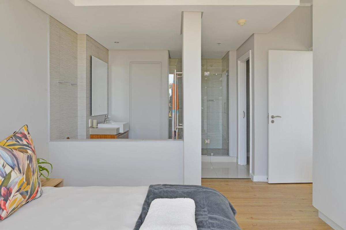 Modern 1-bed V&a Waterfront Canal & Harbor Views Cape Town