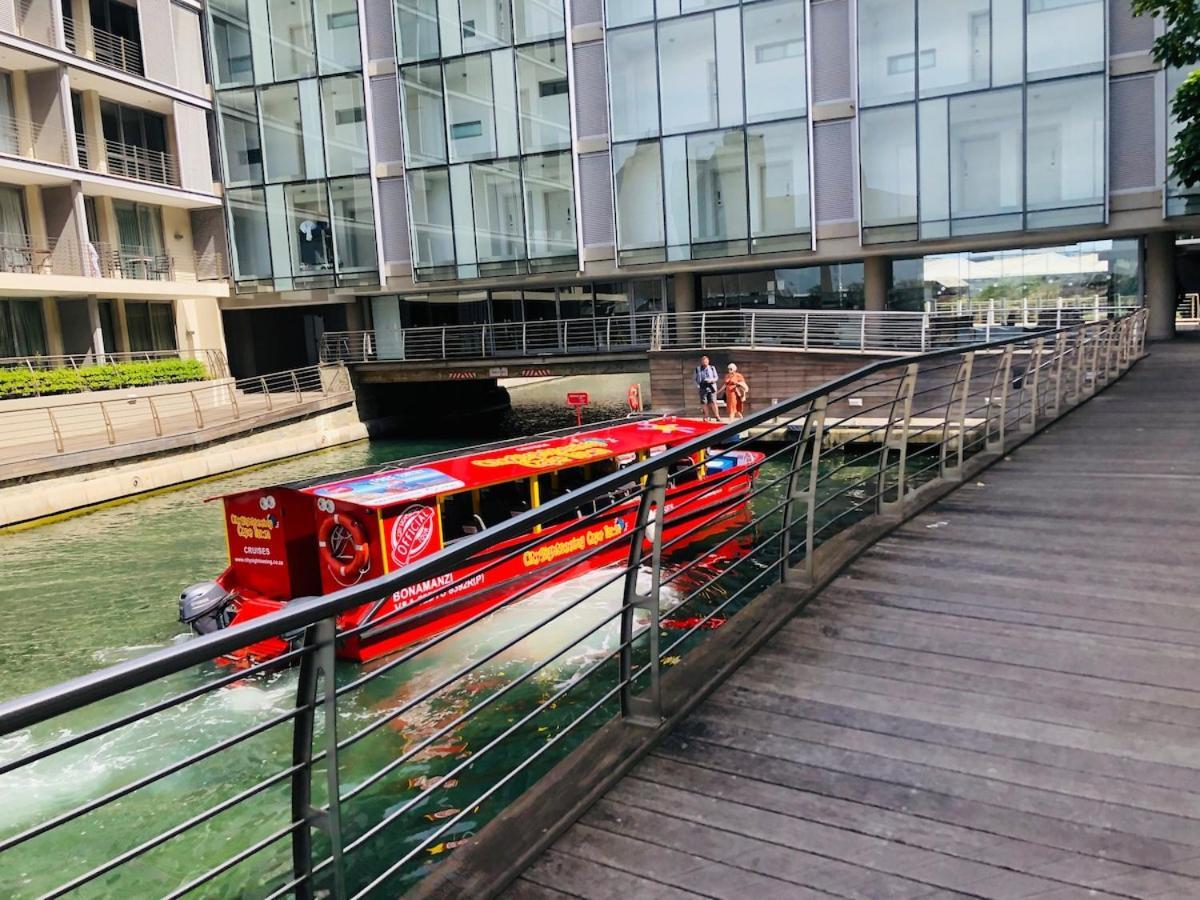 Modern 1-bed V&a Waterfront Canal & Harbor Views