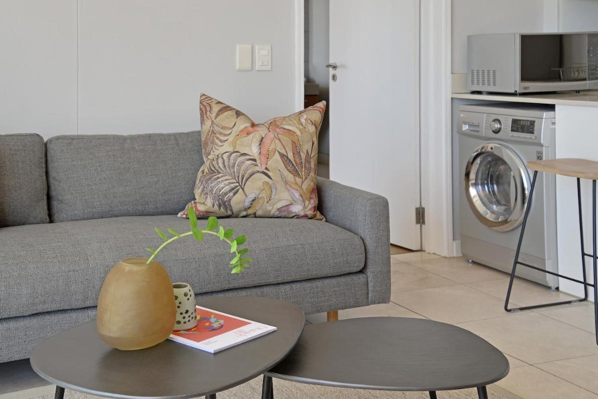 Apartment Modern 1-bed V&a Waterfront Canal & Harbor Views Cape Town