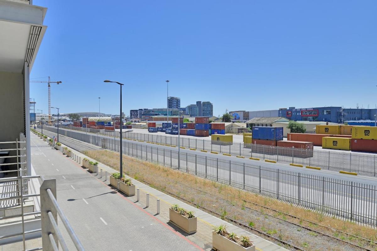 Modern 1-bed V&a Waterfront Canal & Harbor Views *